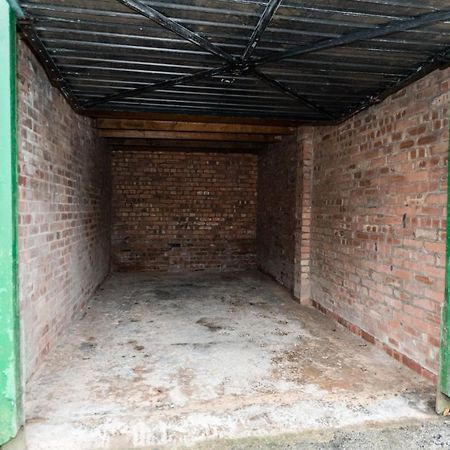 1 Bedroom Newton Apartment L Free Parking L Wigan Royal Infirmary L Haigh Hall L Central Location Exterior photo