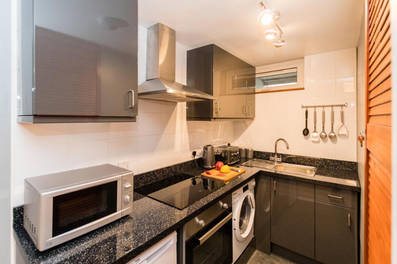 1 Bedroom Newton Apartment L Free Parking L Wigan Royal Infirmary L Haigh Hall L Central Location Exterior photo