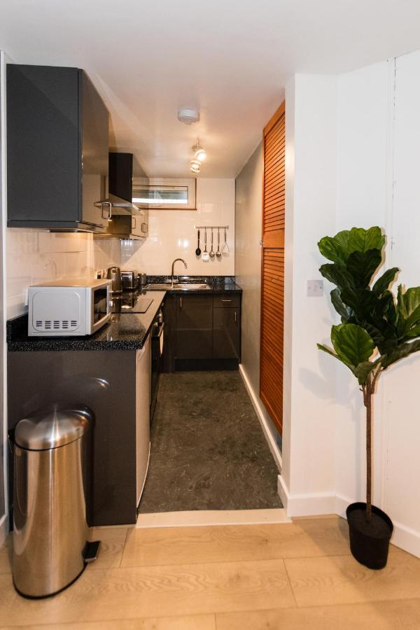 1 Bedroom Newton Apartment L Free Parking L Wigan Royal Infirmary L Haigh Hall L Central Location Exterior photo