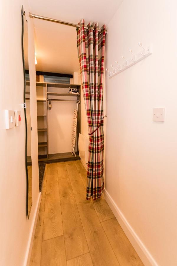 1 Bedroom Newton Apartment L Free Parking L Wigan Royal Infirmary L Haigh Hall L Central Location Exterior photo